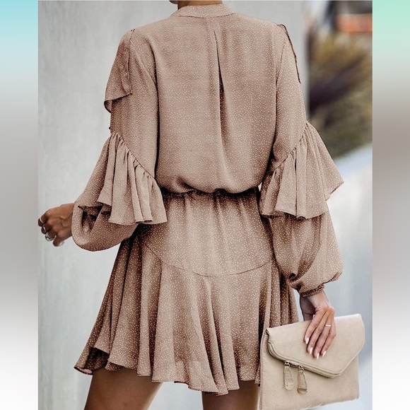 Blush Ruffles🫶🏼 - Picture 3 of 6